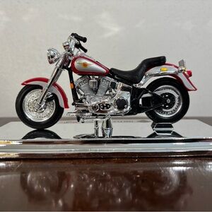 Red and Silver Harley Davidson 1999 Fat Boy 1:18 Die Cast Model Collectible